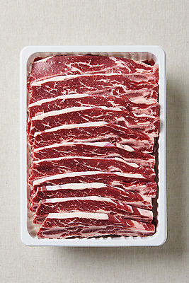 포토 JPG 스튜디오촬영 음식 포장 회색배경 실내 생고기 육류 사람없음 하이앵글 소고기 갈비 부위 소갈비 포장용기 LA갈비 국내포토 뷰포인트 백그라운드 식재료 내부 회색 포장재료 파일형식