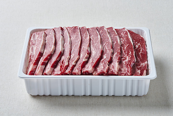 포토 JPG 스튜디오촬영 음식 포장 회색배경 실내 생고기 육류 사람없음 소고기 갈비 부위 소갈비 포장용기 LA갈비 국내포토 백그라운드 식재료 내부 회색 포장재료 파일형식