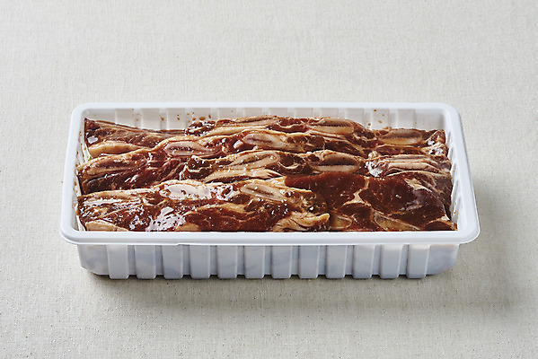 포토 JPG 스튜디오촬영 음식 포장 회색배경 실내 생고기 육류 요리 사람없음 소고기 양념 갈비 부위 양념갈비 소갈비 포장용기 LA갈비 국내포토 백그라운드 식재료 내부 회색 포장재료 파일형식