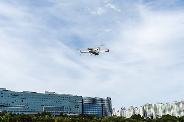 포토 JPG 주간 공원 하늘 풍경 사람없음 야외 건물 비행 드론 4차산업 국내포토 자연요소 건축물 공공시설 산업 파일형식