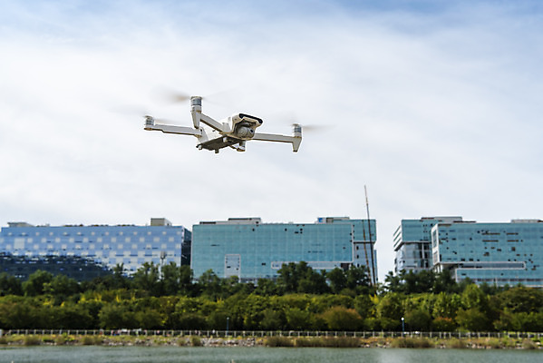 포토 JPG 주간 공원 하늘 풍경 사람없음 야외 건물 비행 드론 4차산업 국내포토 자연요소 건축물 공공시설 산업 파일형식