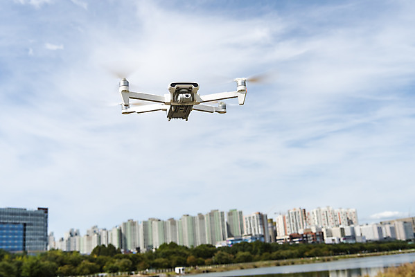 포토 JPG 주간 하늘 아파트 풍경 사람없음 야외 건물 비행 드론 4차산업 국내포토 자연요소 건축물 산업 주택 파일형식