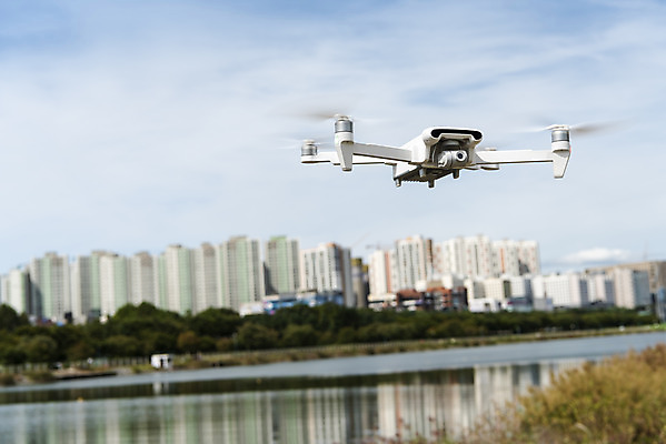 포토 JPG 주간 호수 하늘 아파트 풍경 사람없음 야외 비행 드론 4차산업 국내포토 자연요소 산업 주택 파일형식