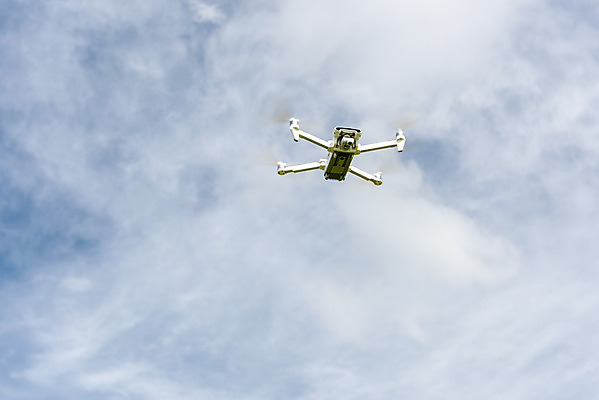 포토 JPG 주간 구름 하늘 풍경 사람없음 야외 비행 드론 4차산업 국내포토 자연요소 산업 파일형식