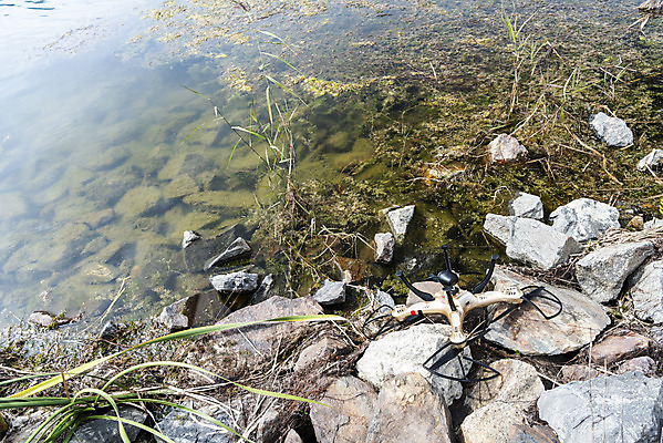 포토 JPG 주간 풍경 사람없음 야외 돌_바위 비행 개울 떨어짐 드론 부주의 4차산업 국내포토 자연요소 산업 컨셉 강 파일형식