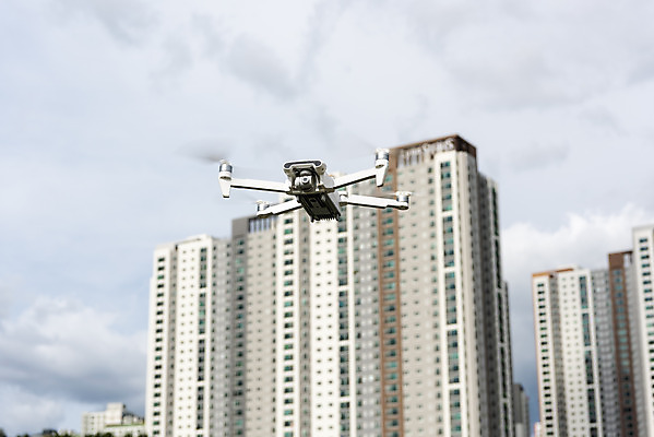 포토 JPG 주간 하늘 아파트 풍경 사람없음 야외 비행 흐림 드론 4차산업 국내포토 자연요소 산업 날씨 주택 파일형식