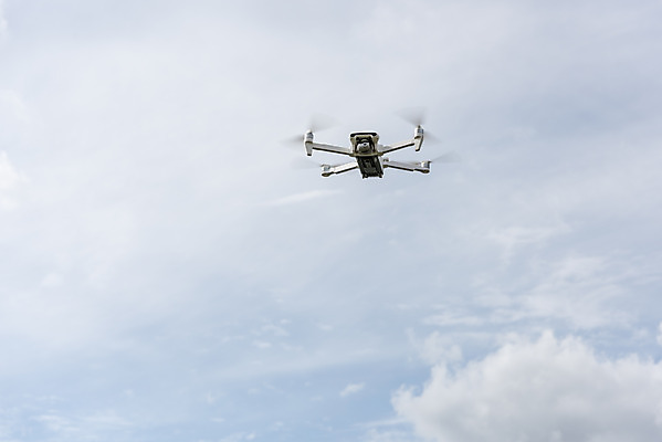 포토 JPG 주간 구름 하늘 풍경 사람없음 야외 비행 드론 4차산업 국내포토 자연요소 산업 파일형식