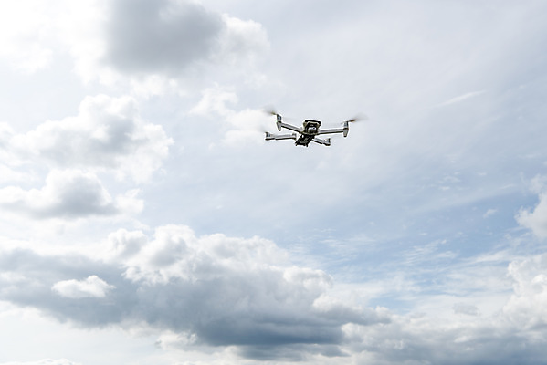 포토 JPG 주간 구름 하늘 풍경 사람없음 야외 비행 드론 4차산업 국내포토 자연요소 산업 파일형식