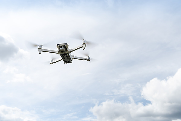 포토 JPG 주간 구름 하늘 풍경 사람없음 야외 비행 드론 4차산업 국내포토 자연요소 산업 파일형식