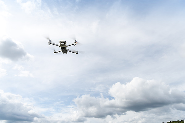 포토 JPG 주간 구름 하늘 풍경 사람없음 야외 비행 드론 4차산업 국내포토 자연요소 산업 파일형식