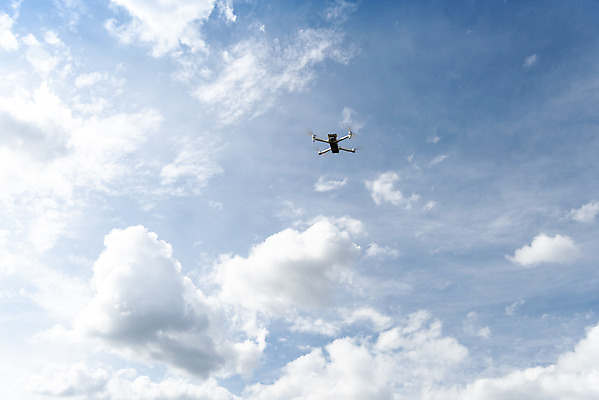 포토 JPG 주간 구름 하늘 풍경 사람없음 야외 비행 드론 4차산업 국내포토 자연요소 산업 파일형식
