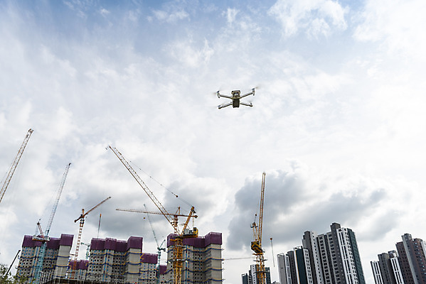 포토 JPG 주간 하늘 풍경 사람없음 야외 건설현장 비행 드론 4차산업 국내포토 자연요소 산업 건설업 파일형식