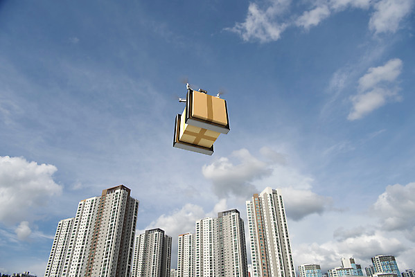 포토 JPG 주간 하늘 아파트 풍경 사람없음 야외 운송업 비행 배송 택배 드론 4차산업 국내포토 자연요소 산업 주택 파일형식