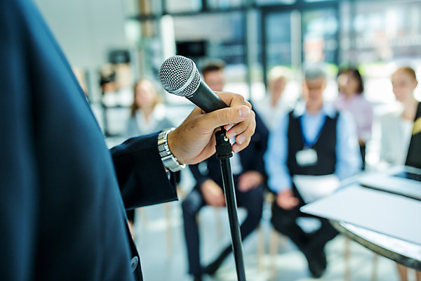 포토 JPG 손 응시 여자 남자 중년 50대 비즈니스 서기 사람 앉기 여러명 상반신 20대 성인 옆모습 아웃포커스 30대 잡기 업무 비즈니스맨 비즈니스우먼 동료 마이크 국내포토 시선 뷰포인트 음향기기 다수 관계 모션 촬영기법 청년 신체부위 장년 작업 직장인 파일형식