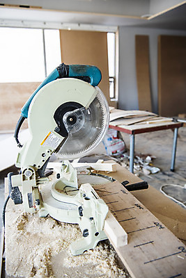 포토 JPG 실내 공사 사람없음 인테리어 건설현장 베이지색 보수공사 리모델링 절단기 국내포토 디자인 컬러 건설업 내부 기계 파일형식