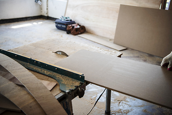 포토 JPG 실내 공사 사람없음 인테리어 건설현장 나무판자 베이지색 보수공사 리모델링 절단기 국내포토 디자인 컬러 건설업 내부 목재 기계 파일형식