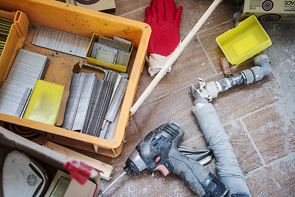 포토 JPG 실내 공사 사람없음 인테리어 장비 건설현장 공사도구 목장갑 베이지색 보수공사 리모델링 전동드릴 국내포토 디자인 컬러 장갑 건설업 내부 도구 드릴 파일형식