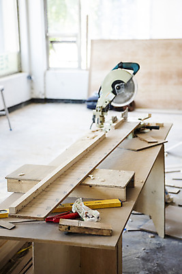 포토 JPG 실내 공사 사람없음 목재 인테리어 건설현장 나무판자 베이지색 보수공사 리모델링 작업대 절단기 국내포토 나무 디자인 컬러 재료 건설업 내부 기계 파일형식