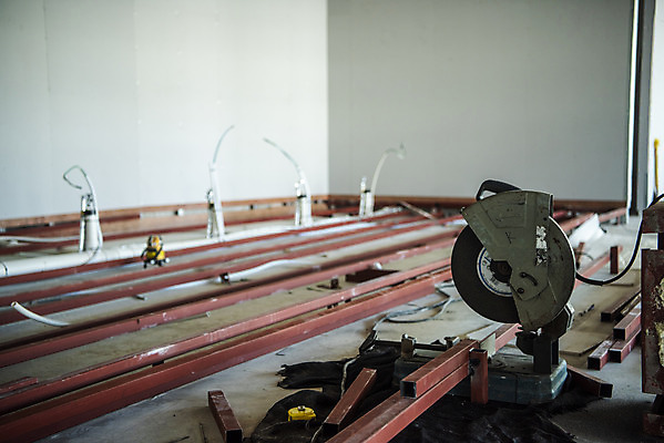 포토 JPG 실내 공사 사람없음 인테리어 건설현장 회색 보수공사 리모델링 절단기 국내포토 디자인 컬러 건설업 내부 기계 파일형식