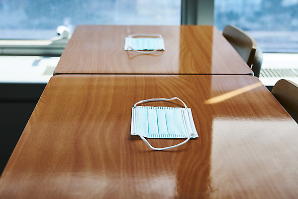 포토 JPG 스튜디오촬영 교실 학교 수업 실내 마스크 사람없음 책상 신학기 전염병 코로나바이러스 포스트코로나 델타변이바이러스 위드코로나 국내포토 교육 가구 내부 바이러스 질병 사회이슈 파일형식