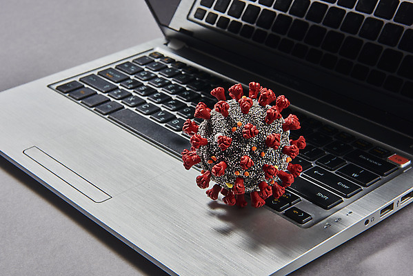 포토 JPG 스튜디오촬영 라이프스타일 회색배경 실내 사람없음 노트북 모형 바이러스 전염병 코로나바이러스 포스트코로나 델타변이바이러스 위드코로나 국내포토 백그라운드 내부 생활 전자제품 회색 질병 사회이슈 파일형식