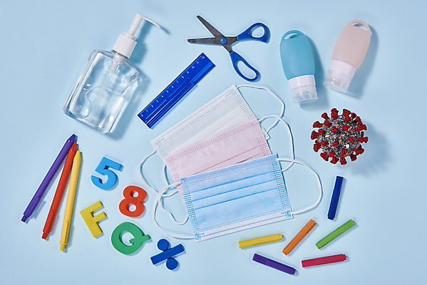 포토 JPG 스튜디오촬영 수업 학용품 가위 실내 자 마스크 사람없음 하이앵글 볼펜 모형 바이러스 오브젝트 신학기 파란배경 전염병 손세정제 코로나바이러스 포스트코로나 델타변이바이러스 위드코로나 국내포토 교육 뷰포인트 백그라운드 문구용품 내부 파란색 펜 질병 사회이슈 세정제 파일형식