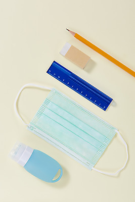 포토 JPG 스튜디오촬영 수업 학용품 실내 자 마스크 사람없음 하이앵글 연필 신학기 지우개 노란배경 전염병 손세정제 코로나바이러스 포스트코로나 델타변이바이러스 위드코로나 국내포토 교육 뷰포인트 백그라운드 문구용품 내부 필기구 노란색 바이러스 질병 사회이슈 세정제 파일형식