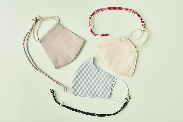 포토 JPG 스튜디오촬영 라이프스타일 실내 마스크 사람없음 하이앵글 스트랩 전염병 초록배경 코로나바이러스 포스트코로나 델타변이바이러스 위드코로나 국내포토 뷰포인트 백그라운드 내부 생활 초록색 바이러스 질병 사회이슈 파일형식