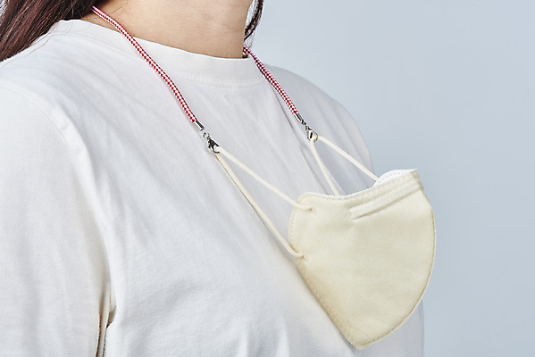 포토 JPG 스튜디오촬영 라이프스타일 여자 40대 중년 회색배경 실내 마스크 한명 사람 상반신 옆모습 한국인 스트랩 전염병 중년여자한명만 코로나바이러스 포스트코로나 델타변이바이러스 위드코로나 국내포토 1 뷰포인트 백그라운드 동양인 성인 내부 생활 회색 바이러스 질병 사회이슈 여자한명만 중년여자만 파일형식