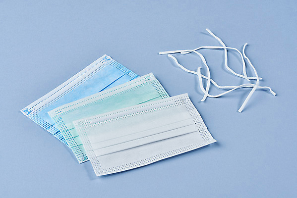 포토 JPG 스튜디오촬영 라이프스타일 실내 마스크 사람없음 쓰레기 자르기 파란배경 전염병 코로나바이러스 포스트코로나 델타변이바이러스 위드코로나 국내포토 백그라운드 모션 내부 생활 파란색 바이러스 질병 사회이슈 파일형식