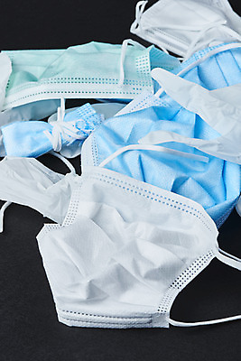 포토 JPG 스튜디오촬영 라이프스타일 검은배경 실내 마스크 근접촬영 사람없음 쓰레기 전염병 코로나바이러스 포스트코로나 델타변이바이러스 위드코로나 국내포토 뷰포인트 백그라운드 내부 생활 검은색 바이러스 질병 사회이슈 파일형식