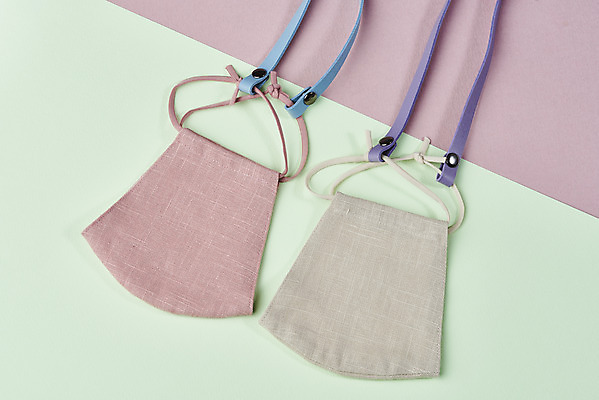 포토 JPG 스튜디오촬영 라이프스타일 실내 마스크 사람없음 하이앵글 끈 스트랩 전염병 초록배경 코로나바이러스 포스트코로나 델타변이바이러스 위드코로나 국내포토 뷰포인트 백그라운드 내부 생활 초록색 바이러스 질병 사회이슈 파일형식