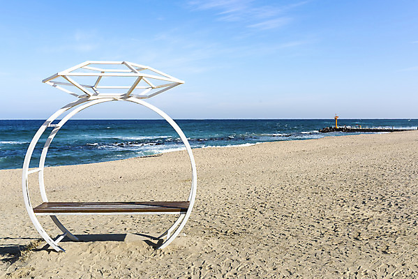 포토 JPG 주간 바다 여행 프로포즈 겨울 사람없음 야외 모래사장 컬러풀 조형물 반지 해수욕장 강원도 포토존 강문 국내포토 자연요소 계절 컬러 장신구 한국 미술 파일형식