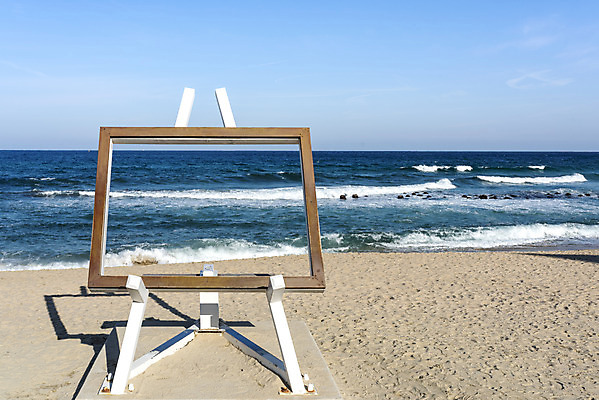 포토 JPG 주간 바다 여행 액자 겨울 해변 사람없음 야외 모래사장 컬러풀 조형물 해수욕장 이젤 강원도 포토존 강문 국내포토 자연요소 계절 컬러 한국 미술 미술도구 파일형식