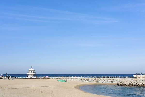 포토 JPG 주간 바다 여행 겨울 풍경 해변 사람없음 야외 파란색 모래사장 해수욕장 강원도 강문 국내포토 자연요소 계절 컬러 한국 파일형식