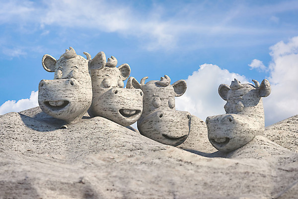 PSD 편집 편집이미지 새해 산 사람없음 3D 회색 돌_바위 바위 소띠 소 돌산 디지털합성 소캐릭터 큰바위 편집소스 2021년 신축년 편집3D 컬러 동물캐릭터 포유류 바위_돌 십이지신 연도 파일형식