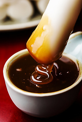 포토 JPG 그릇 근접촬영 사람없음 전통음식 원주 강원도 엿 가래떡 조청 국내포토 전통 식기 음식 뷰포인트 떡 한국 전통과자 물엿 파일형식