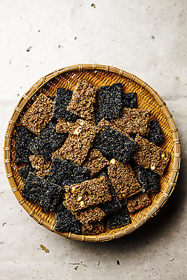 포토 JPG 사람없음 소쿠리 전통음식 원주 강원도 한과 엿 한지배경 전통다과 국내포토 전통 음식 백그라운드 디저트 한국 바구니 다과 전통과자 파일형식