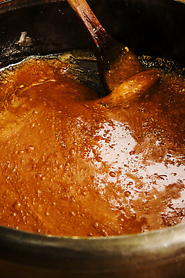 포토 JPG 사람없음 전통음식 솥 원주 강원도 엿 나무주걱 섞기 조청 국내포토 전통 음식 주방용품 한국 목재 주걱 전통과자 물엿 파일형식