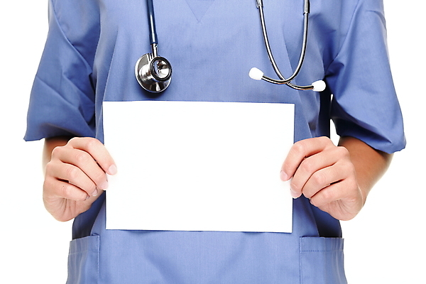 포토 JPG 해외이미지 직업 여자 종이 백그라운드 유니폼 비즈니스 텍스트 통신 청진기 노동자 건강 병원 한명 사람 파란색 우주 쪽지 공백 간호사 의사 흰색 잡기 신용카드 메시지 씻기 직원 사인 보여주기 서명 고립 돌봄 의료성형뷰티 카피스페이스 해외202004 해외포토 1 옷 컬러 의학 의료기기 모션 금융 청결 의료진 파일형식