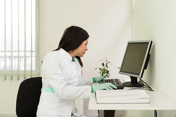 포토 JPG 해외이미지 백인 직업 커플 여자 남자 행복 2 건강 치과 병원 실험 작업복 한명 미소 웃음 사람 성인 사무실 약 환자 의사 자신감 치아 연습 치과의사 약속 방문 보여주기 외과 돌봄 승인 의료성형뷰티 표현성 해외202004 해외포토 서양인 1 옷 감정 비즈니스 의학 관계 모션 표정 의료진 소화기관 파일형식