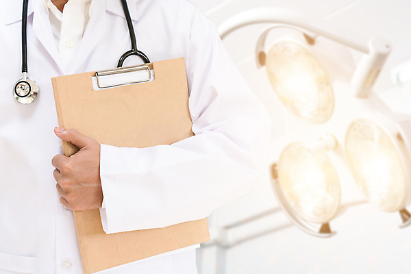 포토 JPG 해외이미지 아이콘 직업 백그라운드 컨셉 비즈니스 청진기 탁자 건강 병원 관리 사람없음 노트북 컴퓨터 사무실 햇빛 약 모니터 장비 간호사 의사 흰색 하트 심볼 연습 문서 고립 돌봄 서류판 의료성형뷰티 해외202004 해외포토 모양 컬러 가구 의학 의료기기 모션 전자제품 태양 사무용품 의료진 파일형식