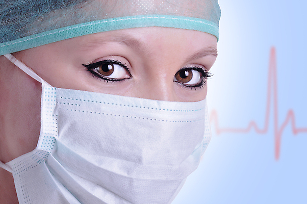 포토 JPG 해외이미지 백인 직업 여자 유니폼 그래프 건강 병원 한명 성인 약 방 장비 의사 긴급 자신감 수술 닫기 씻기 질병 집중 외과 돌봄 헬프 의료성형뷰티 해외202004 해외포토 서양인 1 옷 감정 컨셉 의학 모션 사람 치료 청결 의료진 도움 파일형식