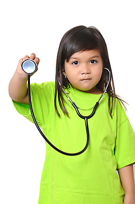 포토 JPG 해외이미지 직업 응시 여자 행복 아시아 어린이 백그라운드 유니폼 청진기 놀이 건강 병원 한명 사람 동양인 성인 사무실 약 방 듣기 고통 시험 환자 간호사 의사 흰색 질병 작음 돌봄 소아과의사 의료성형뷰티 해외202004 해외포토 1 시선 옷 교육 감정 나라 컬러 비즈니스 의학 의료기기 모션 인종 의료진 크기 파일형식