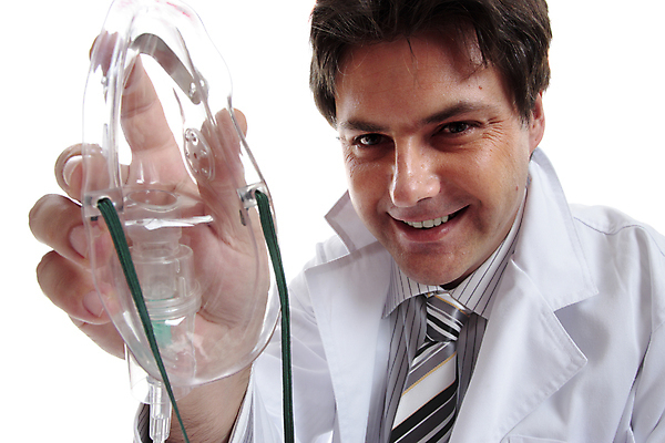 포토 JPG 해외이미지 직업 남자 행복 건강 병원 가면 한명 사람 성인 치료 고통 시험 의사 도움 수술 호흡기관 질병 흰배경 마약 소아과의사 헬프 의료성형뷰티 해외202004 해외포토 1 교육 감정 백그라운드 컨셉 의학 의료진 흰색 장기_의학 파일형식