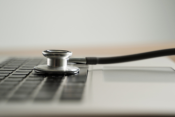 포토 JPG 해외이미지 컨셉 인터넷 청진기 모바일 건강 사람 사람없음 노트북 스마트폰 핸드폰 컴퓨터 약 자료 진료 장비 의사 정보 키보드 바이러스 수리 벌레 어플리케이션 위협 스마트 오브젝트 검색 잠금 보안 시스템 고정 온라인 유지 발견 돌봄 업데이트 오류 지원 의료성형뷰티 해외202011 해외포토 곤충 의학 의료기기 모션 안전 전자제품 스마트기기 의료진 파일형식