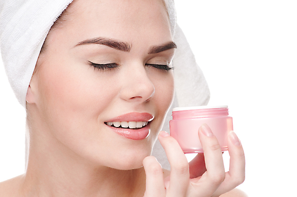 포토 JPG 해외이미지 모델 여자 감정 얼굴 건강 한명 성인 수건 약 머리 유행 스파 화장품 흰색 신선 화려 닫기 피부 크림 순수 어깨 피부관리 냄새 부드러움 로션 내추럴 고립 돌봄 바디케어 위생관리 의료성형뷰티 제의 신청 해외202004 해외포토 1 컬러 컨셉 의학 모션 관리 사람 신체부위 위생용품 뷰티 감각 파일형식