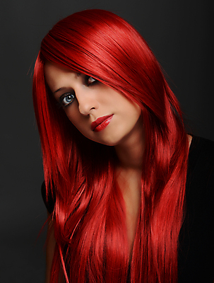 포토 JPG 해외이미지 모델 헤어스타일 여자 얼굴 컨셉 한명 사람 성인 빨간색 뷰티 어둠 화장품 화려 볼륨 매끈함 순수 광택 빨간머리 스타일링 의료성형뷰티 스타일 성인여자한명만 해외202004 해외포토 1 컬러 신체부위 감각 여자한명만 성인여자만 파일형식