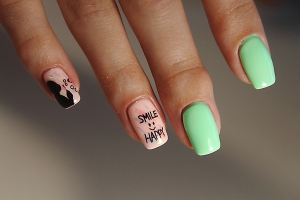 포토 JPG 해외이미지 손 디자인 분홍색 백그라운드 꽃무늬 패턴 추상 미술 사람없음 유행 검은색 흰색 못 화려 손톱관리 광택 의료성형뷰티 스타일 해외202004 해외포토 꽃 컬러 컨셉 무늬 문화예술 신체부위 공구 네일아트 파일형식