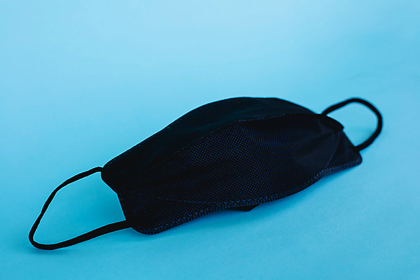 포토 JPG 해외이미지 얼굴 백그라운드 건강 병원 가면 안전 사람 사람없음 파란색 검은색 고통 환자 의사 열 입 수술 오염 호흡기관 바이러스 보호 질병 위험 코 예방 감염 먼지 미생물 외과 박테리아 알레르기 기침 돌봄 인플루엔자 전염병 필터 의료성형뷰티 해외202011 해외포토 감정 컬러 컨셉 의학 모션 생물 신체부위 치료 의료진 장기_의학 파일형식